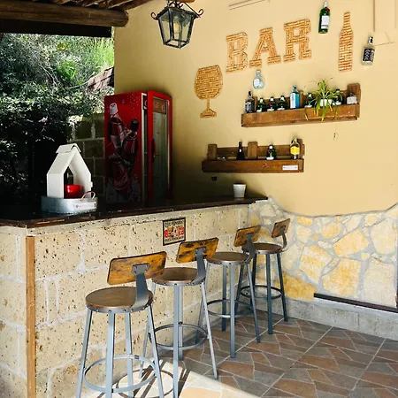 Casa De Crescenzo Con Piscina * Bellona