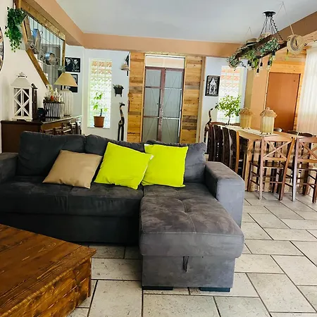 Casa De Crescenzo Con Piscina * Bellona