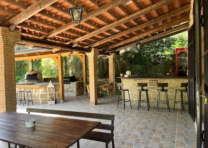 Casa De Crescenzo Con Piscina Bellona